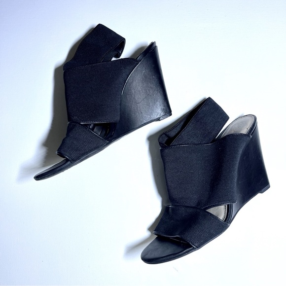 Vince Camaro Black Elastic Peep-Toe Wedge - Picture 1 of 7